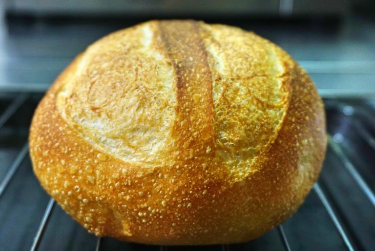 Bánh mì vỏ giòn kem chua